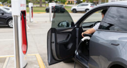 Tesla Adds Emergency Feature So You Can Drive Away From Supercharger Without Unplugging
