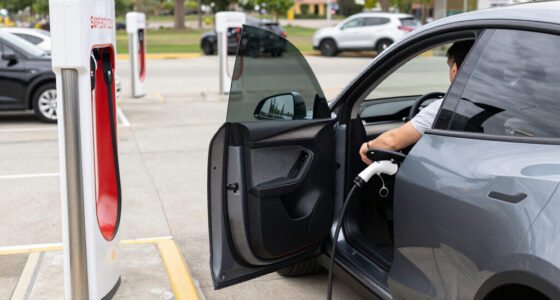 Tesla Adds Emergency Feature So You Can Drive Away From Supercharger Without Unplugging